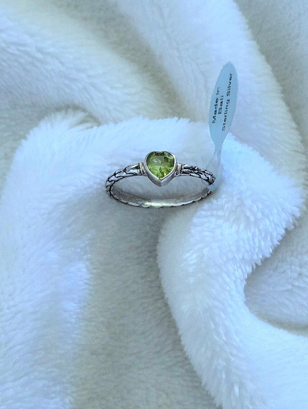 Annika Witt Dainty Peridot Heart💚 Ring💍 - NWT
